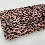 Load image into Gallery viewer, Pink faux fur fabric with a leopard print pattern, featuring black and brown spots on a light pink background, with Chinese text '粉色豹纹' in the top-left corner.
